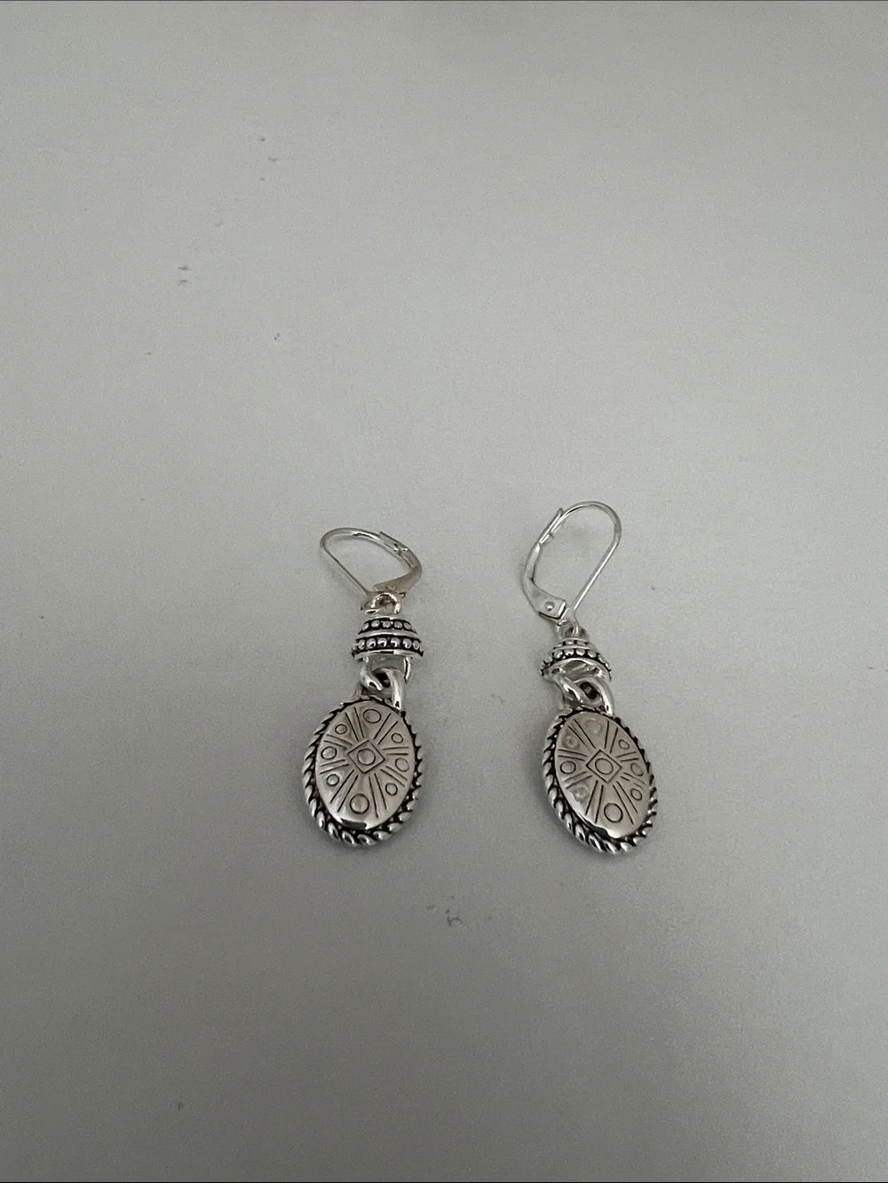 Vintage detailed oval